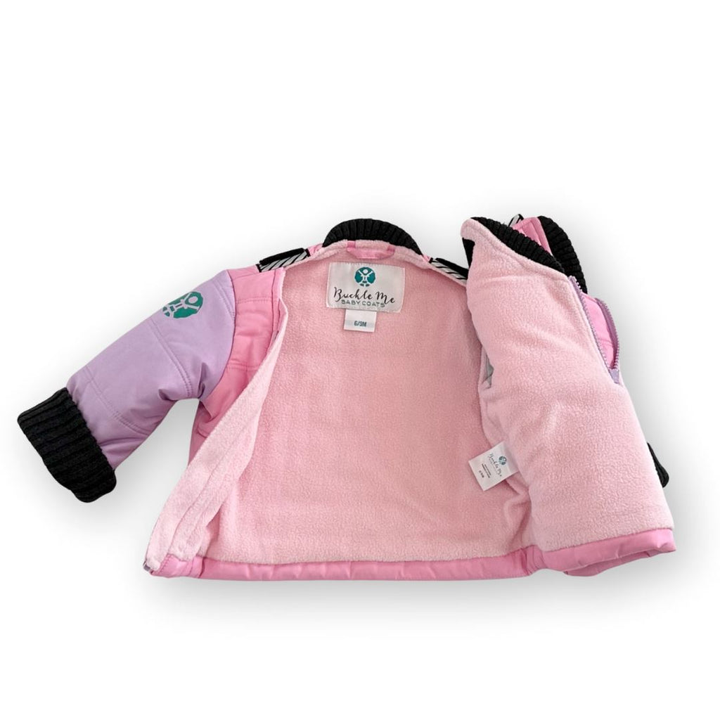 Powerpuff/Pink/Purple
Pink carseat coat with purple sleeves and charcoal cuffs unzipped displayed on a white background. The coat has a light pink sherpa interior.