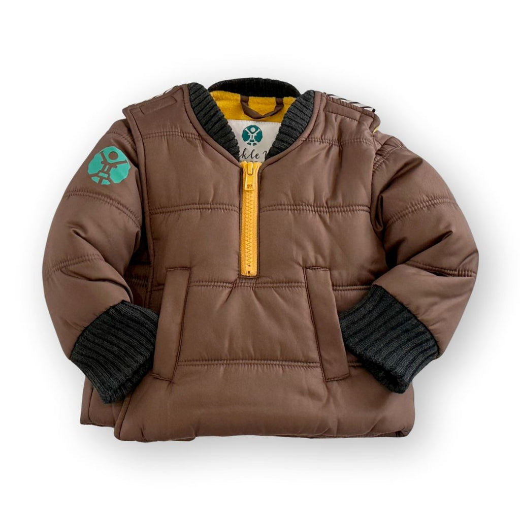 Snickerdoodle/Brown
Brown carseat coat with charcoal cuffs displayed on a white background.  The cuffs are rolled to show their extended fit.